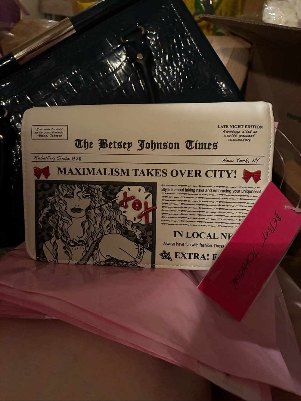 Betsey Johnson White Newspaper-Print Crossbody Bag with Pink Tag and Red Chain - Picture 2 of 6